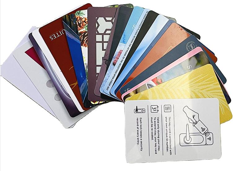 Bagaimanakah kad pintar menonjol dalam senario digital dan menyokong pengurangan kos perindustrian dengan keselamatan peringkat cip, pelbagai fungsi, dan ketahanan?